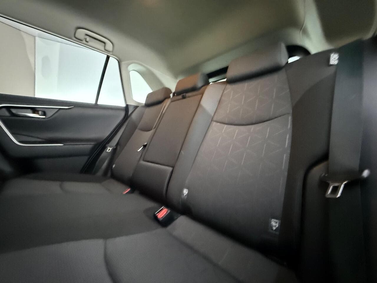 Toyota RAV4 thumbnail Seats Rear