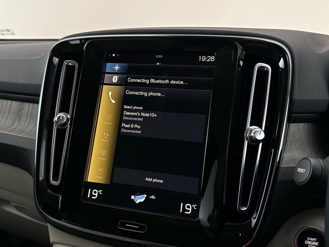 Volvo XC40 thumbnail Infotainment System