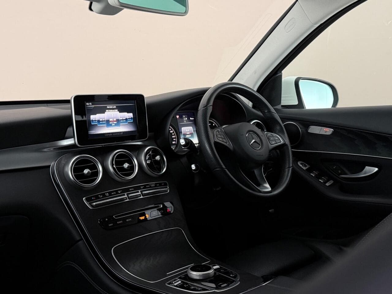 Mercedes-Benz GLC thumbnail Interior Front