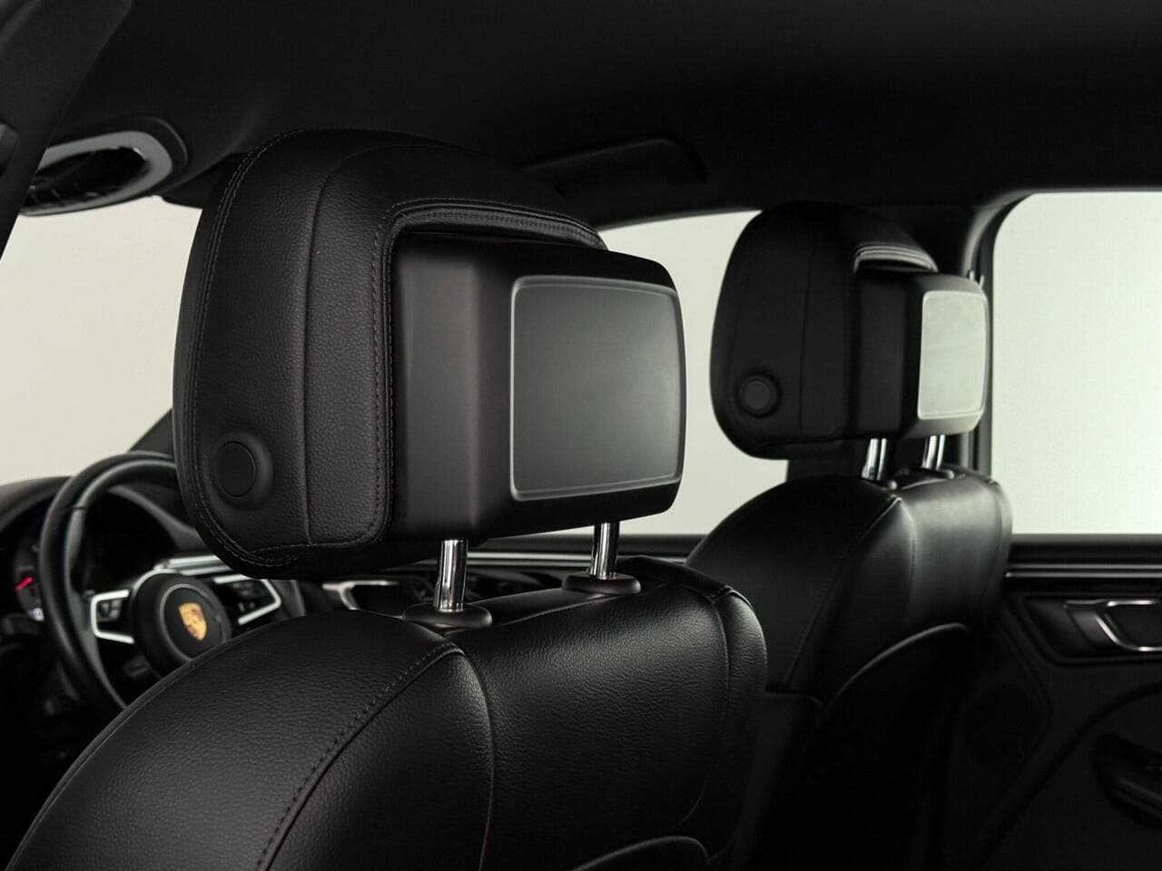 Porsche Macan thumbnail Seats Rear