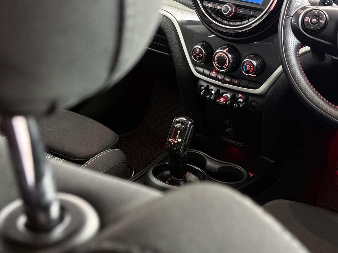 MINI Countryman thumbnail Interior Front
