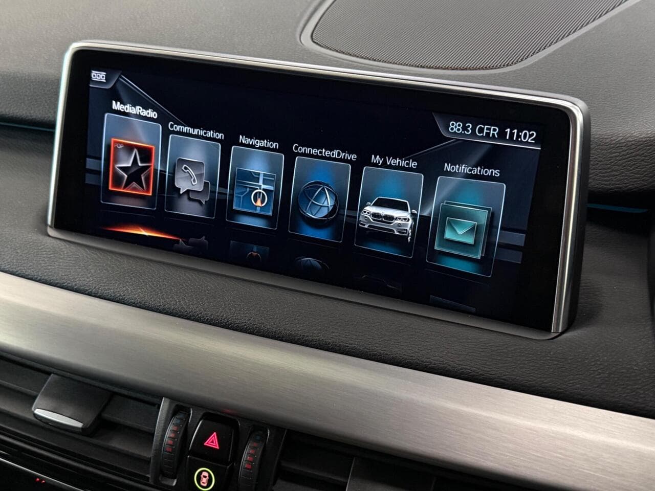 BMW X5 thumbnail Infotainment System