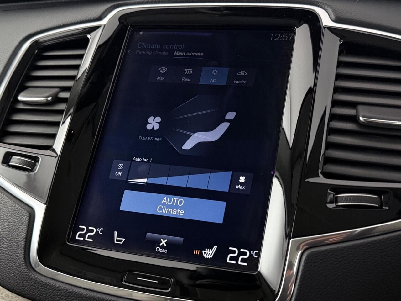 Volvo XC90 thumbnail Infotainment System