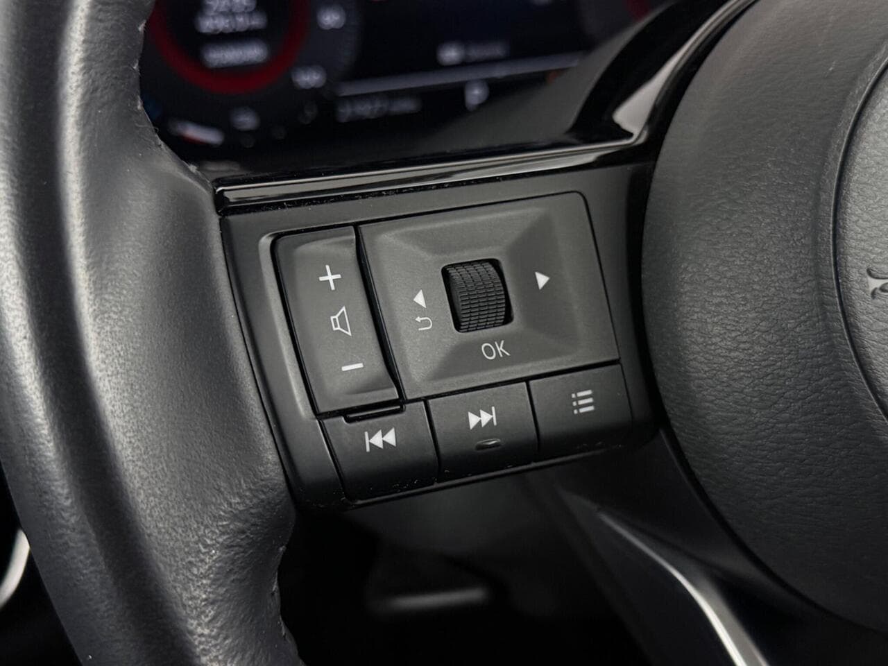 Nissan X-Trail thumbnail Misc Controls