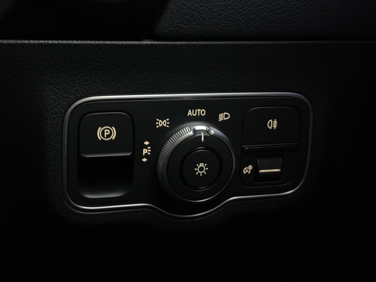 Mercedes-Benz B Class thumbnail Misc Controls