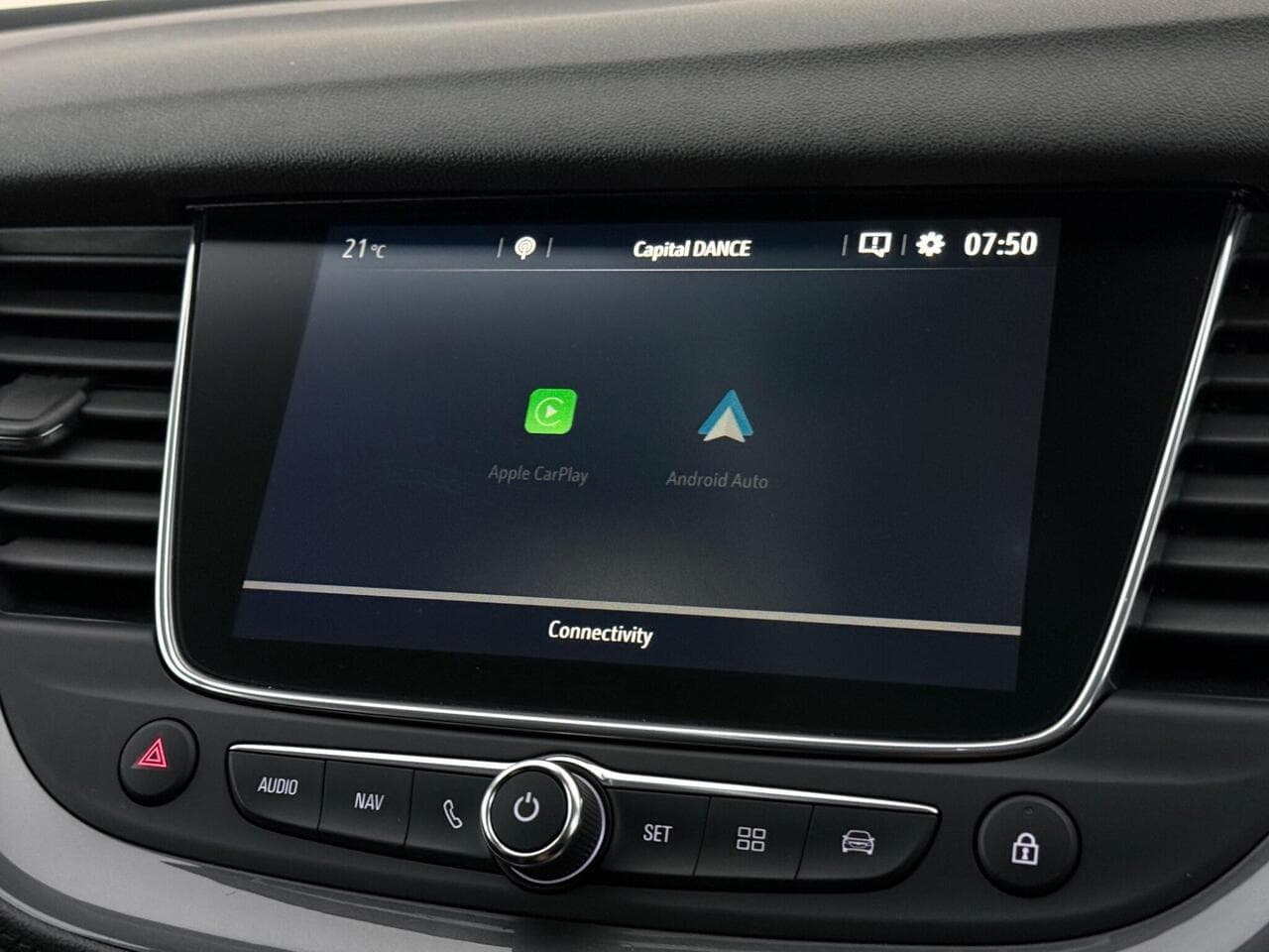 Vauxhall Grandland X thumbnail Infotainment System