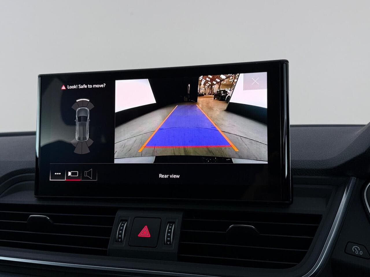 Audi Q5 thumbnail Infotainment System