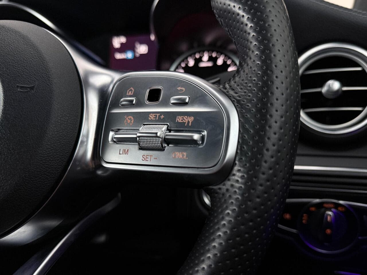 Mercedes-Benz C Class thumbnail Misc Controls
