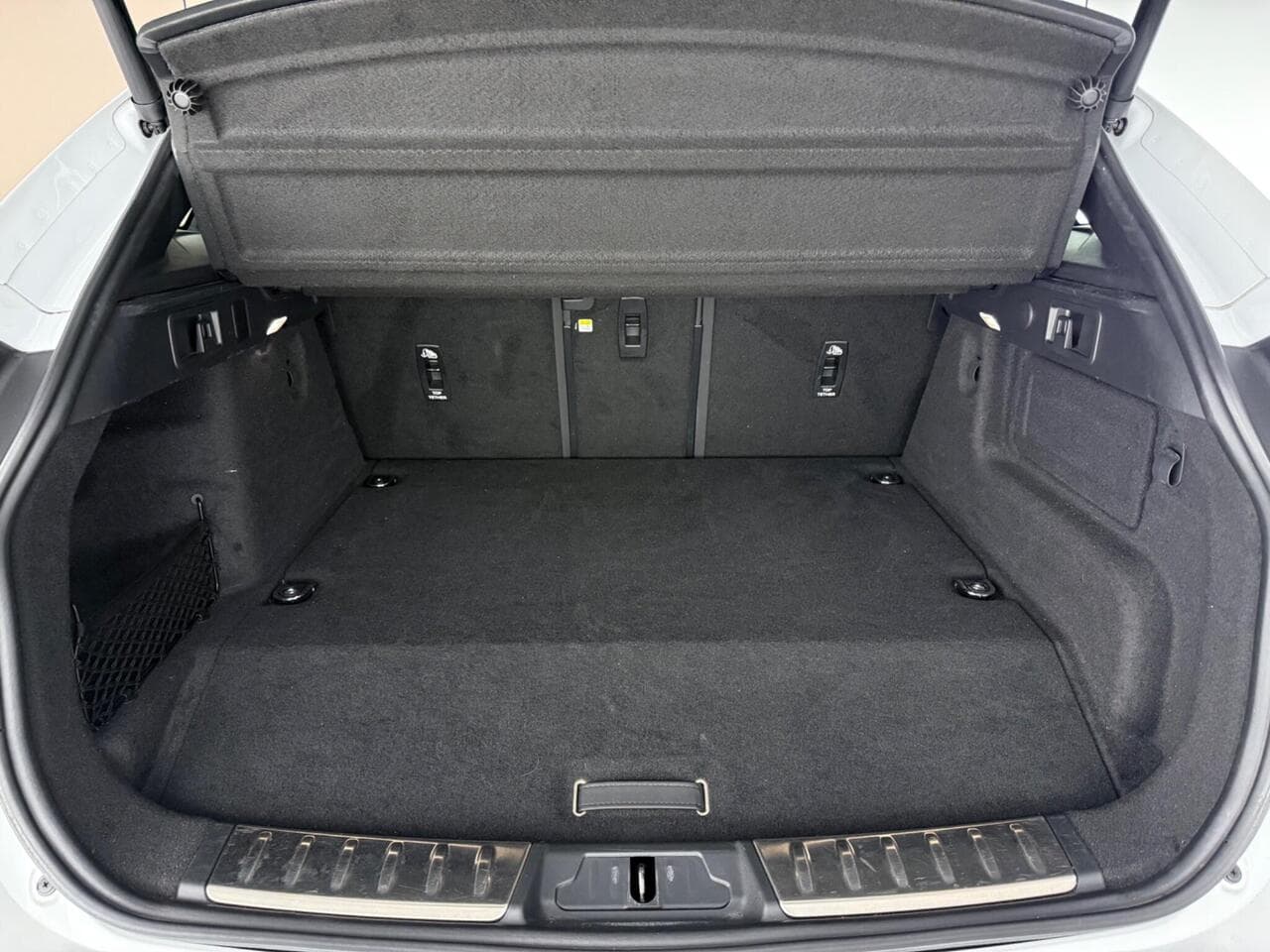 Jaguar F-PACE thumbnail Boot