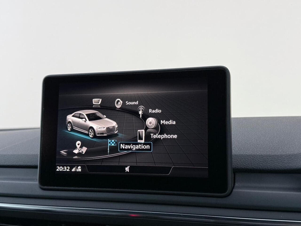 Audi A4 thumbnail Infotainment System