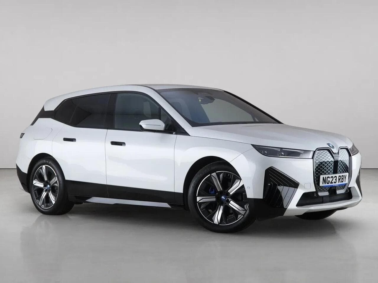 BMW iX - BMW iX 40 76.6kWh M Sport Auto xDrive 5dr (11kW Charger)