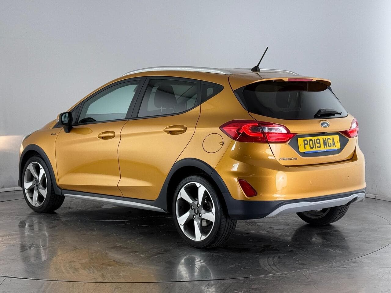 Ford Fiesta thumbnail Rear Left