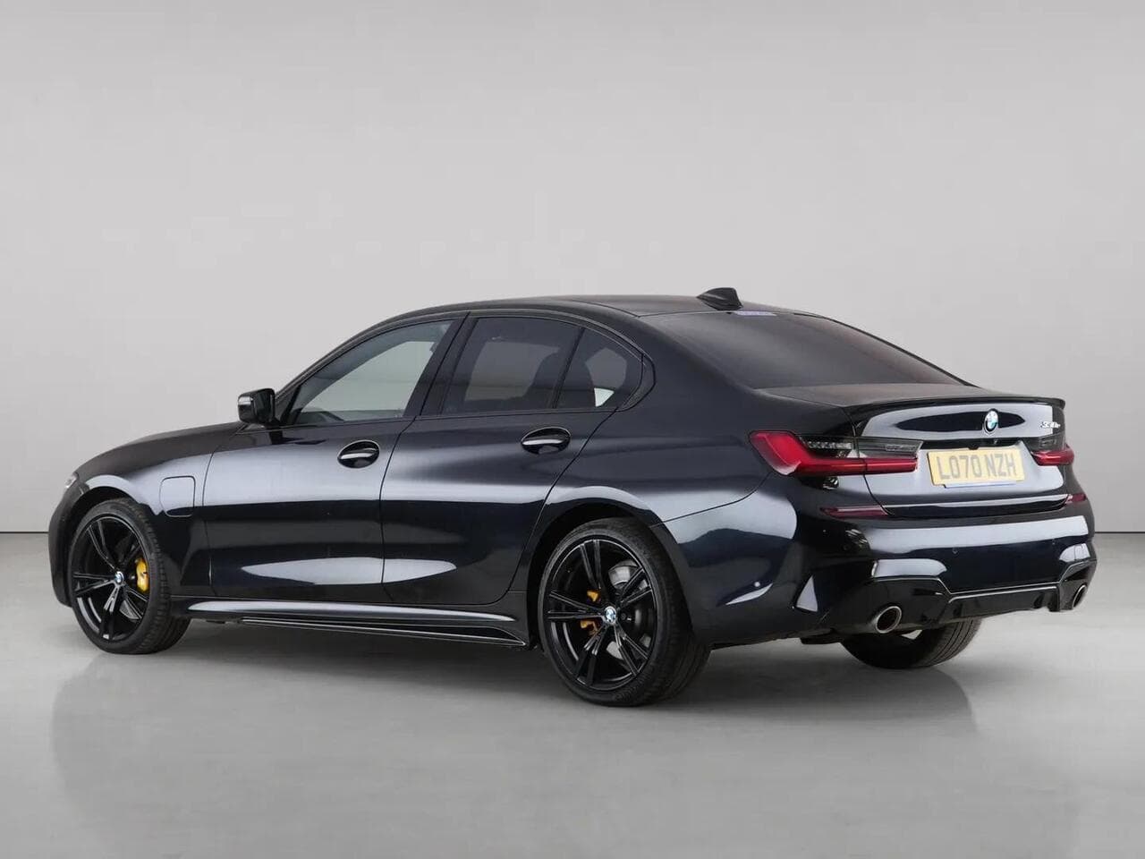 BMW 3 Series thumbnail Rear Left