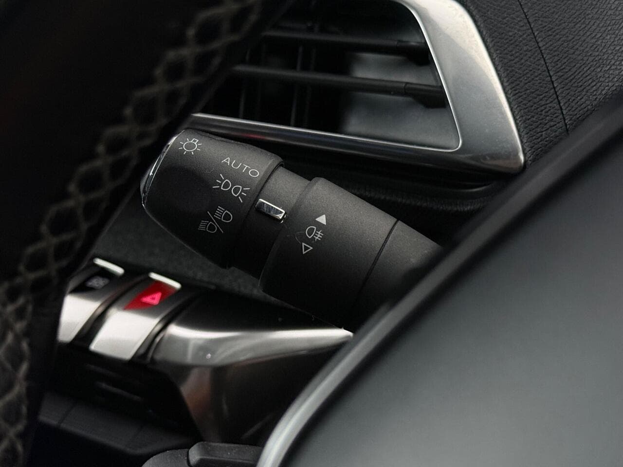 Peugeot 3008 thumbnail Misc Controls