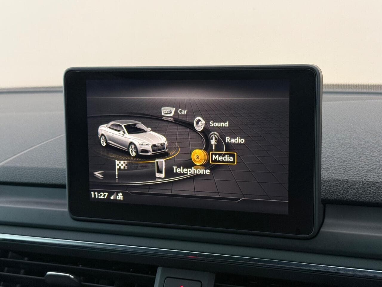 Audi A5 Cabriolet thumbnail Infotainment System