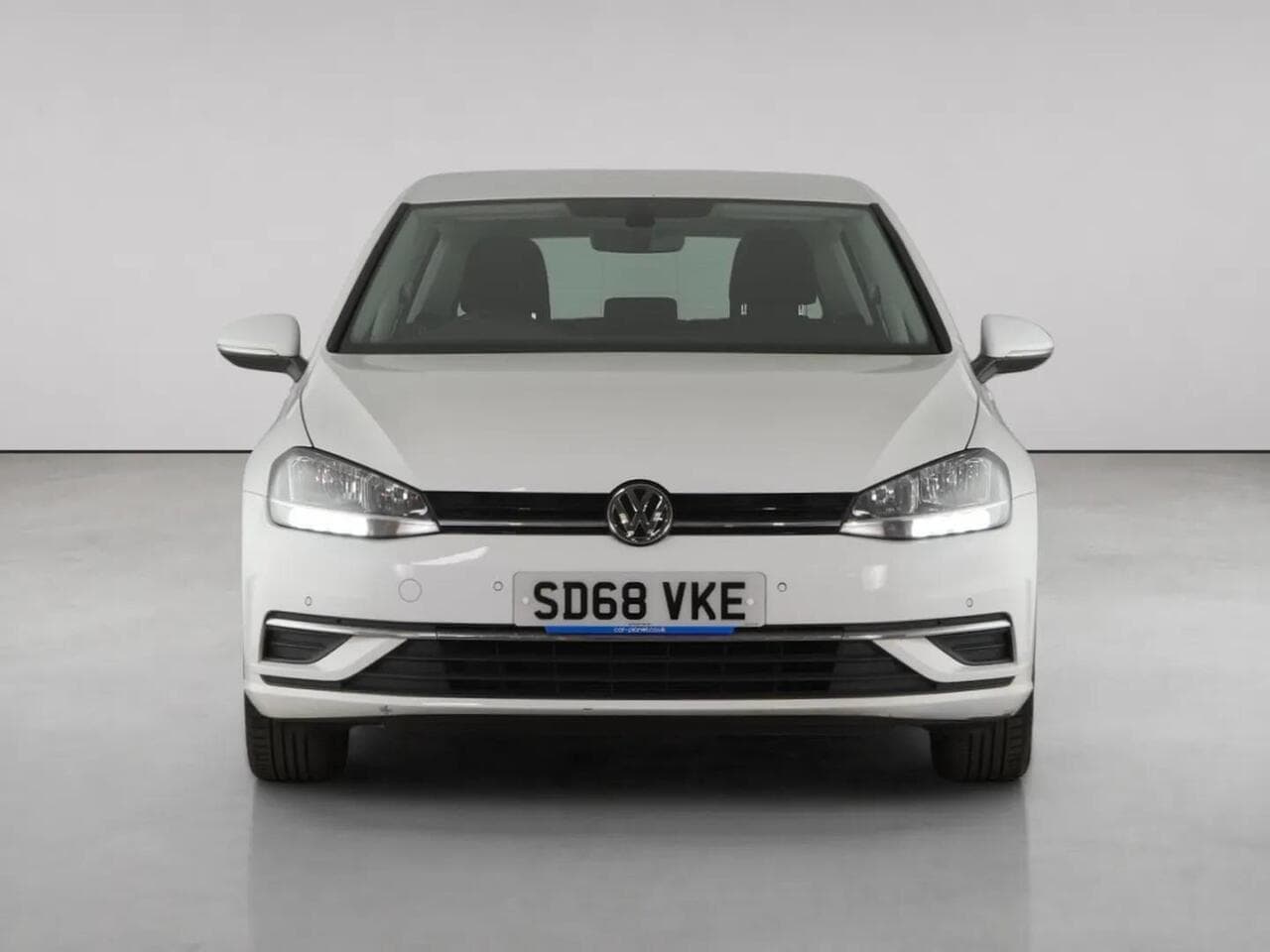 Volkswagen Golf thumbnail Front