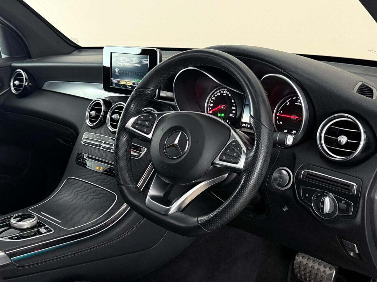 Mercedes-Benz GLC thumbnail Interior Front
