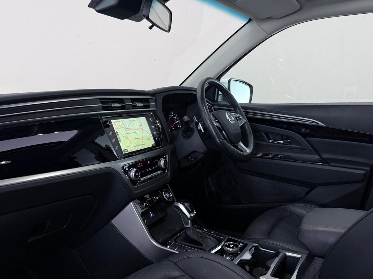 SsangYong Korando thumbnail Interior Front