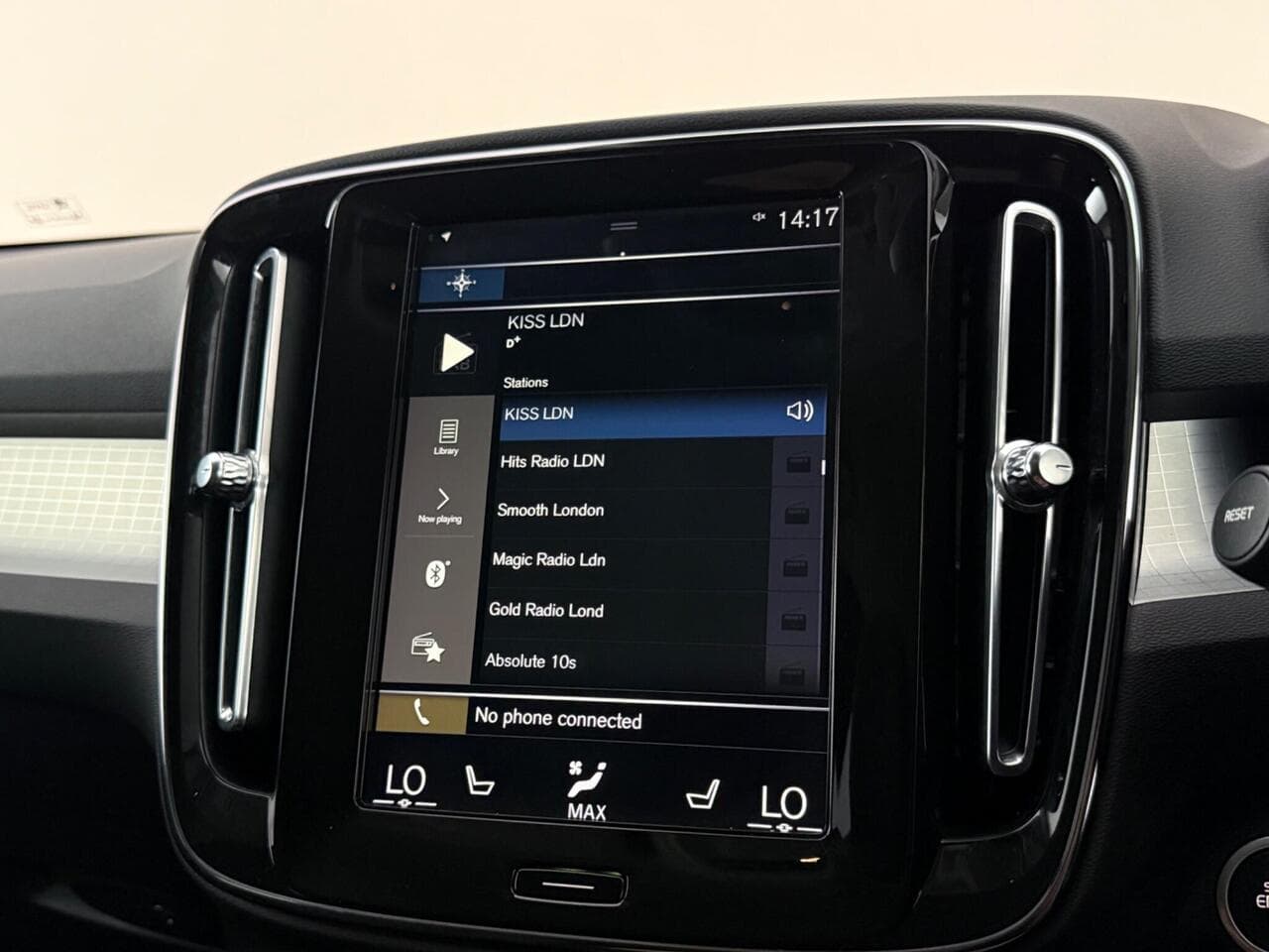 Volvo XC40 thumbnail Infotainment System