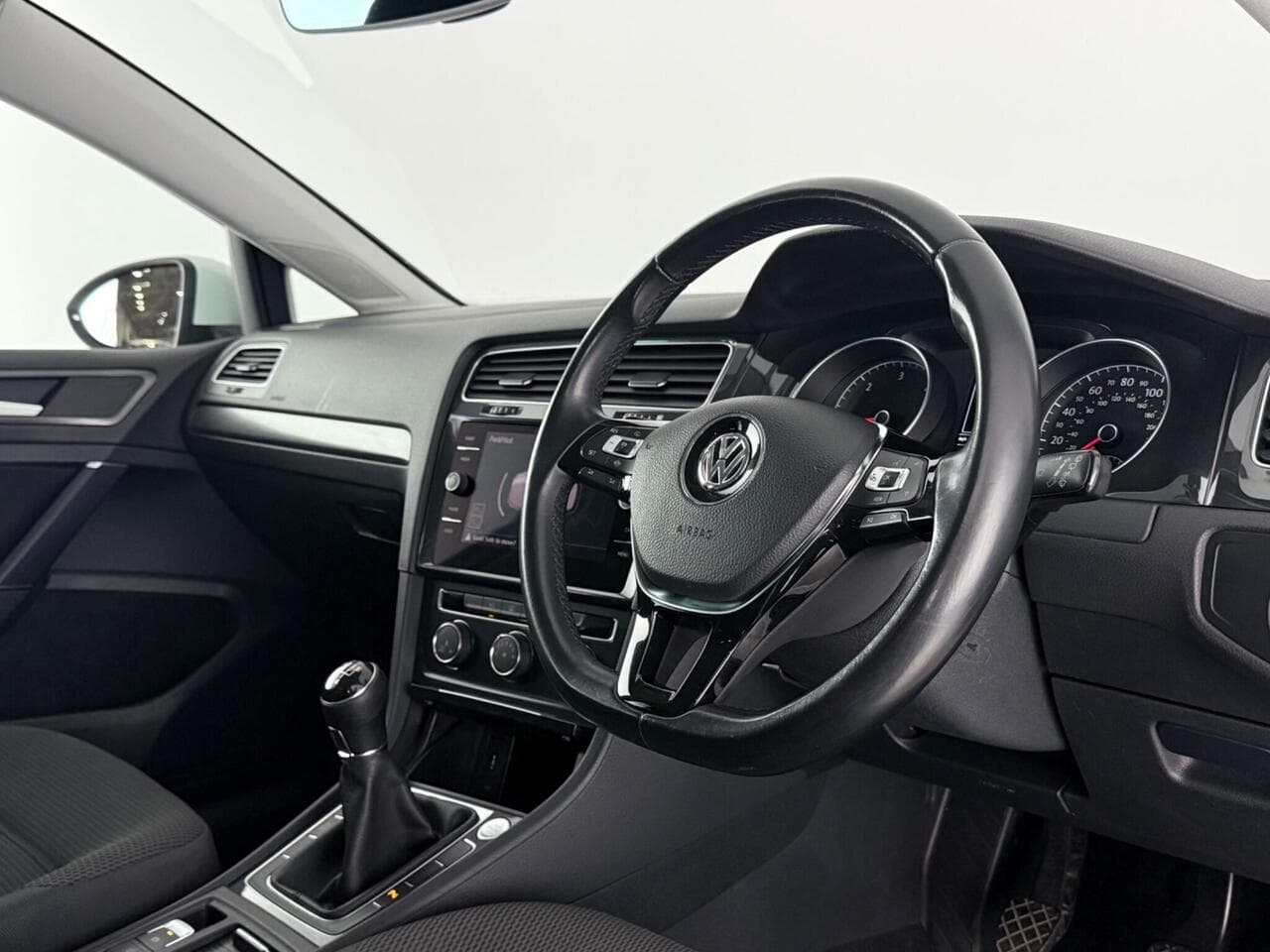 Volkswagen Golf thumbnail Interior Front