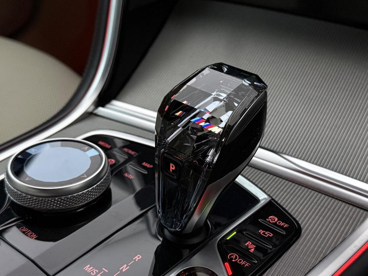 BMW 8 Series thumbnail Interior Front