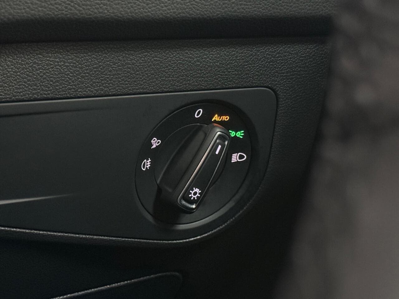 Volkswagen Tiguan thumbnail Misc Controls