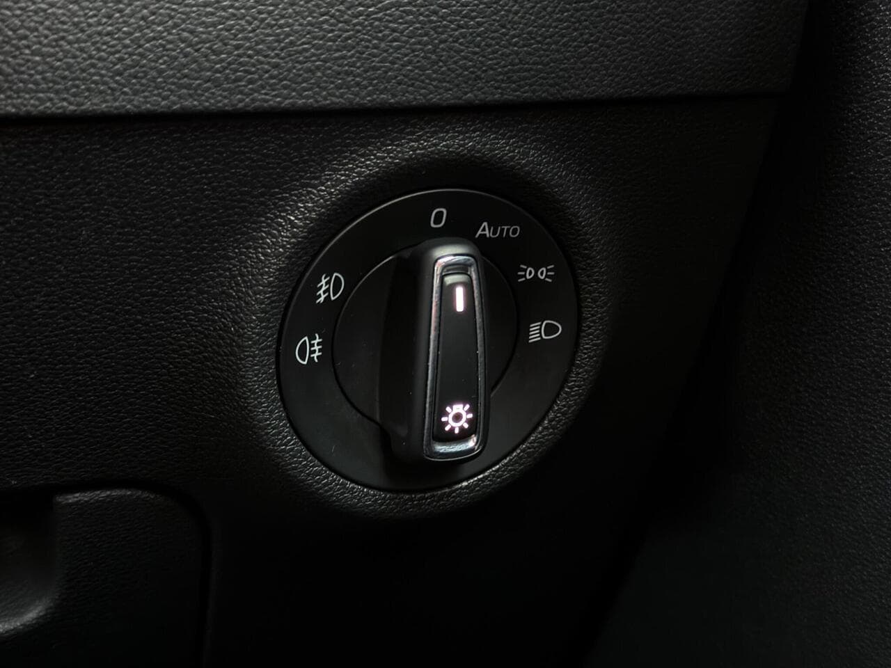 Skoda Karoq thumbnail Misc Controls