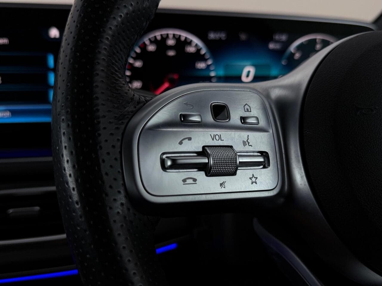 Mercedes-Benz GLE thumbnail Misc Controls