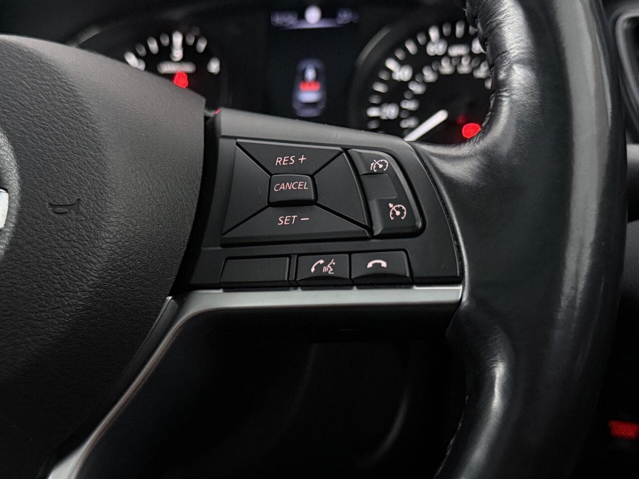 Nissan X-Trail thumbnail Misc Controls