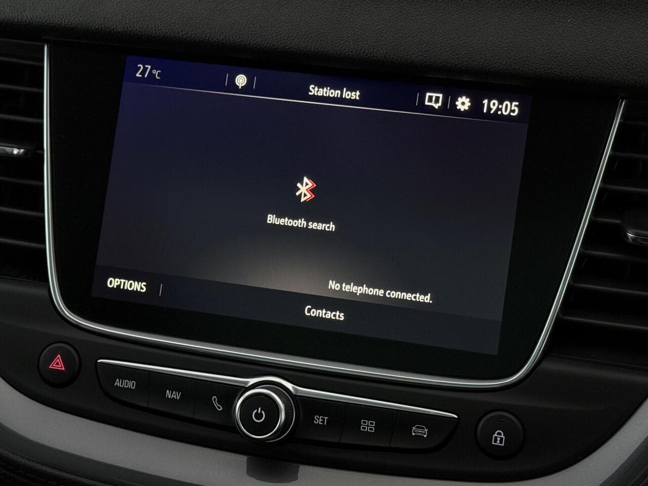 Vauxhall Grandland X thumbnail Infotainment System