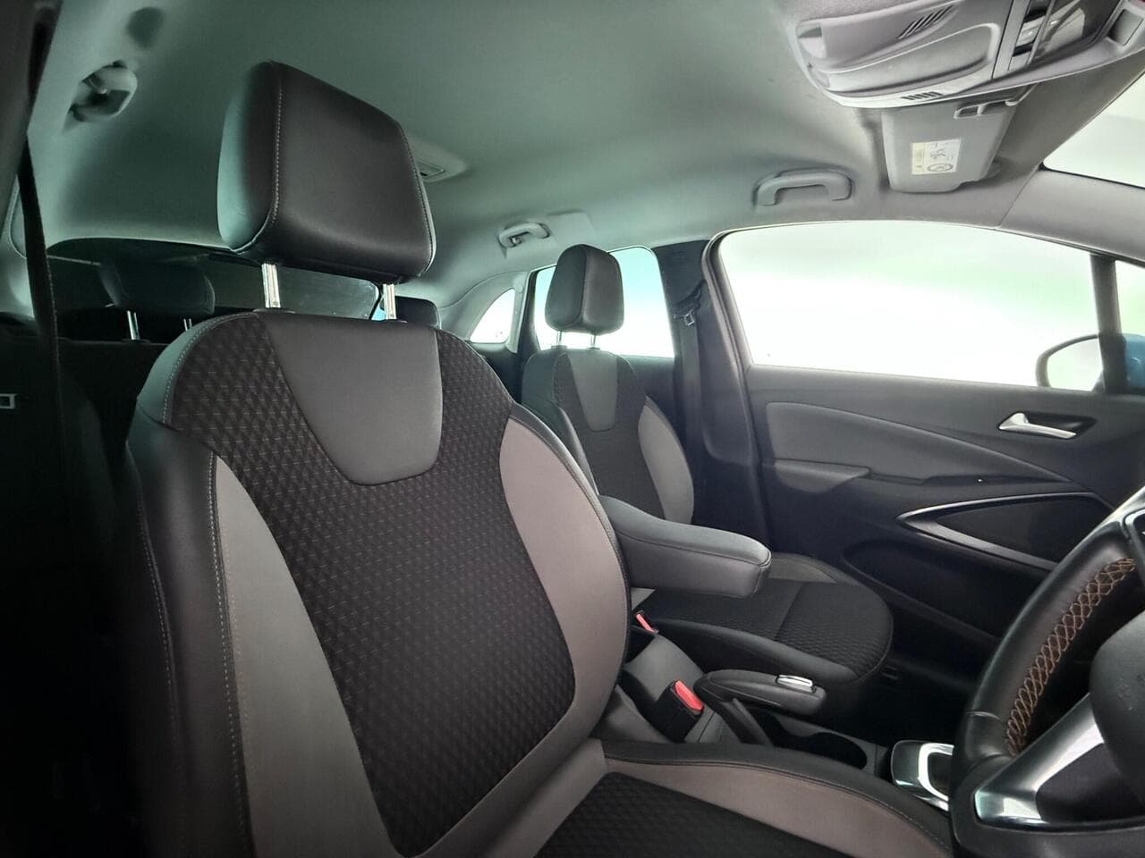 Vauxhall Crossland X thumbnail Seat Driver