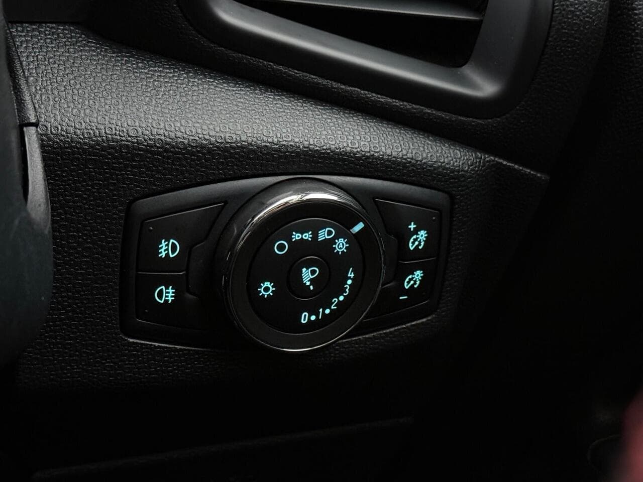 Ford EcoSport thumbnail Misc Controls