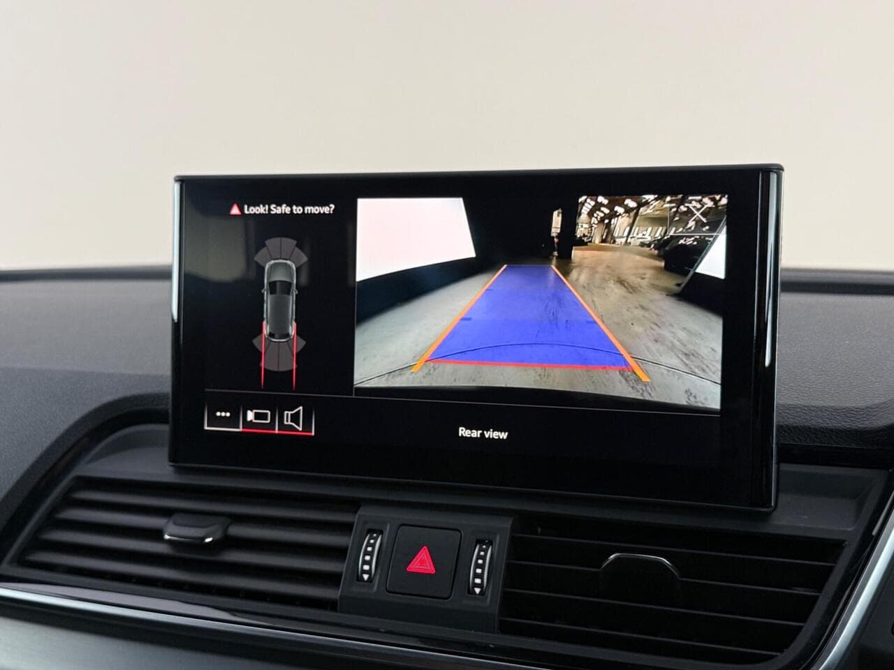 Audi Q5 thumbnail Infotainment System