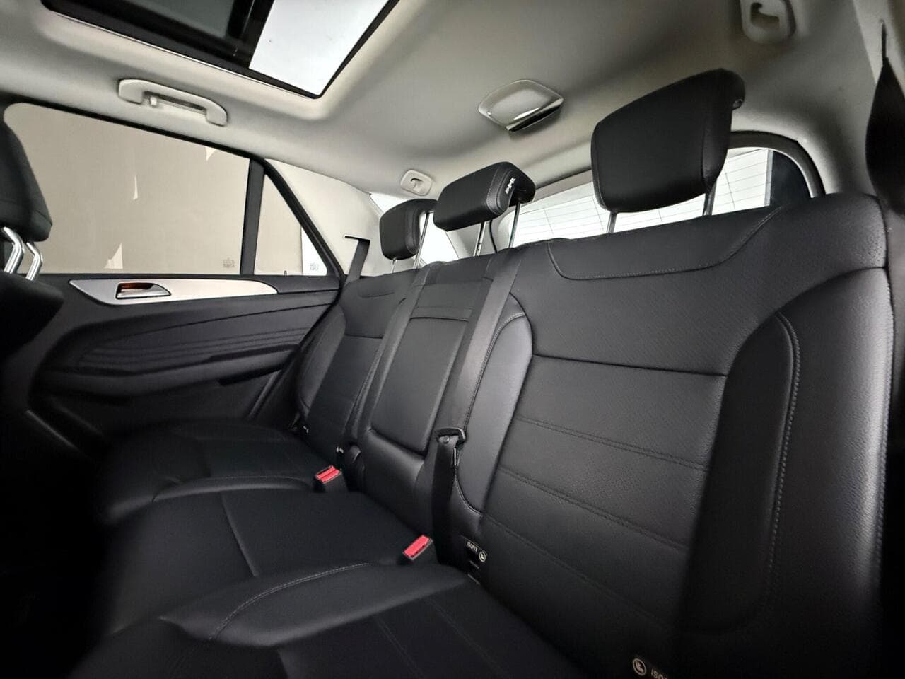 Mercedes-Benz GLE thumbnail Seats Rear