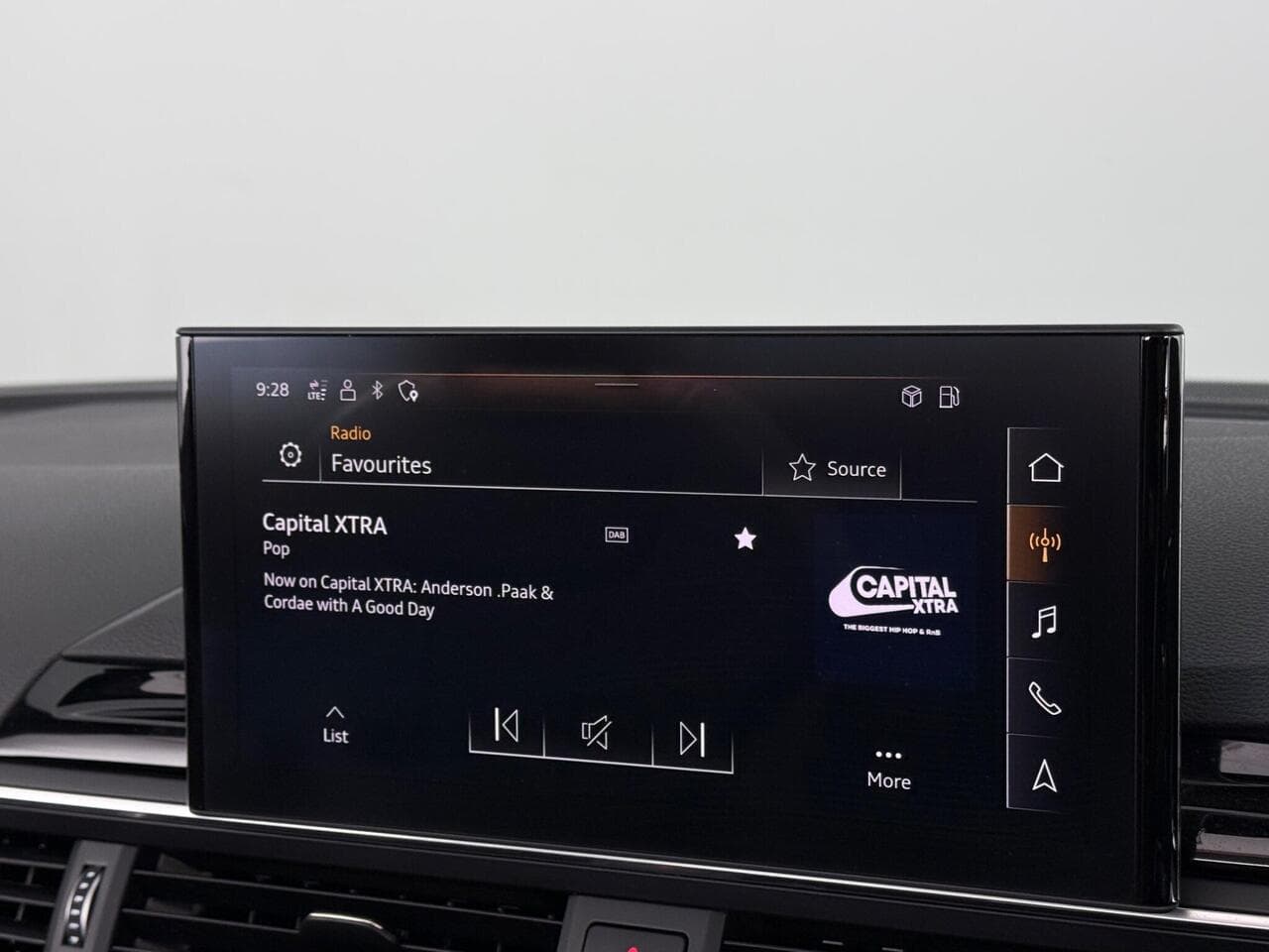 Audi A5 Cabriolet thumbnail Infotainment System