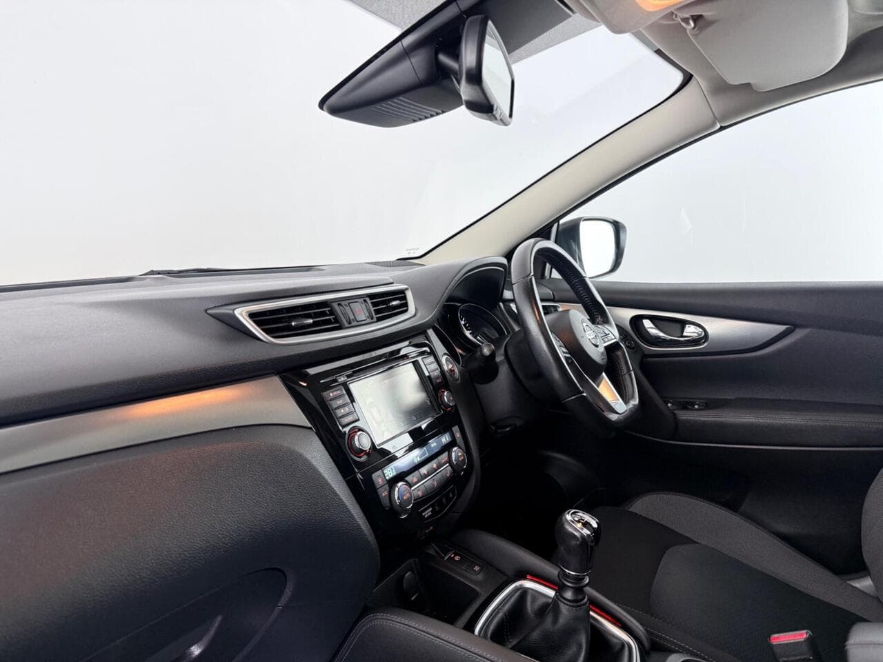 Nissan Qashqai thumbnail Interior Front