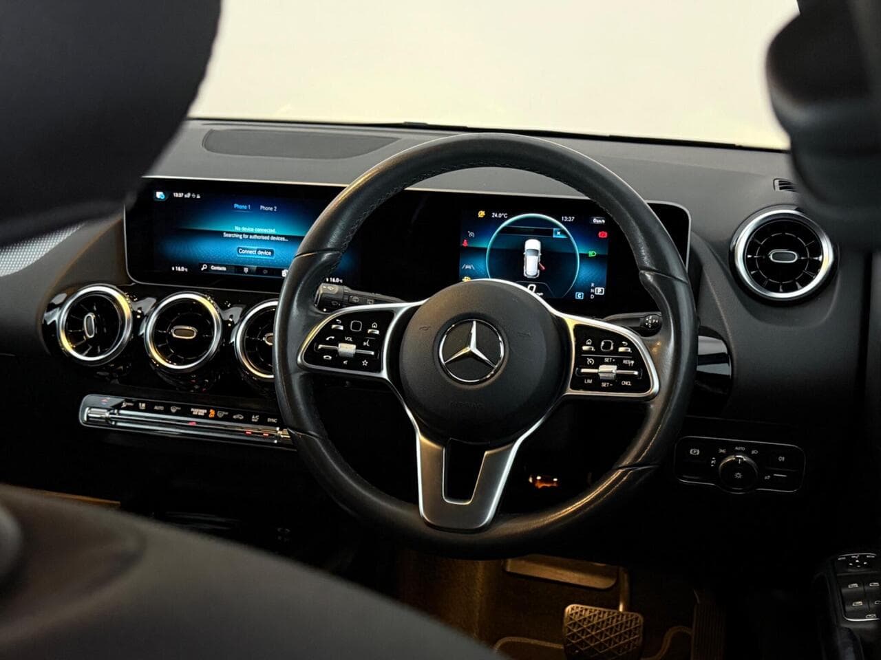 Mercedes-Benz GLA thumbnail Steering Wheel