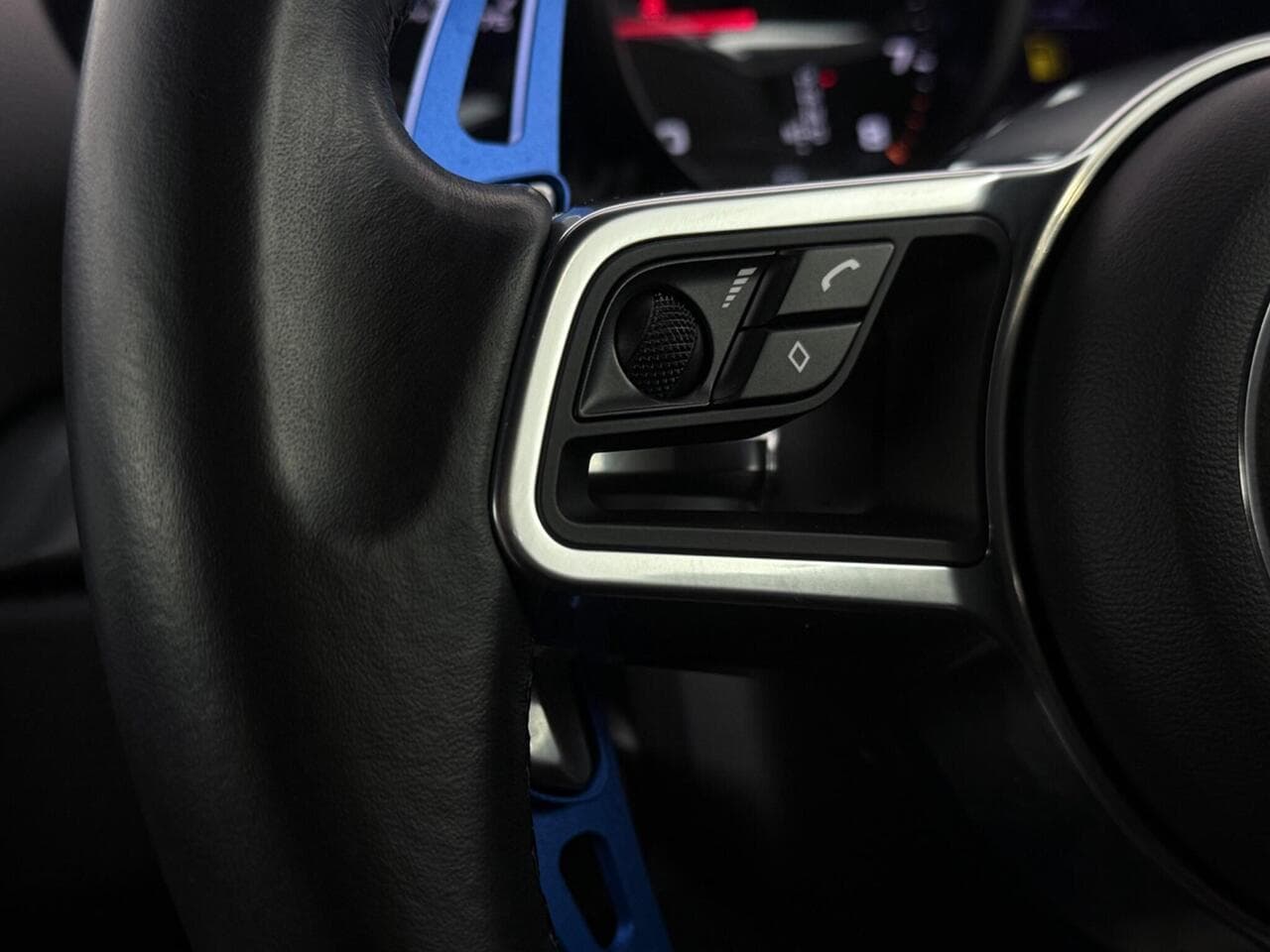 Porsche 718 Cayman thumbnail Misc Controls
