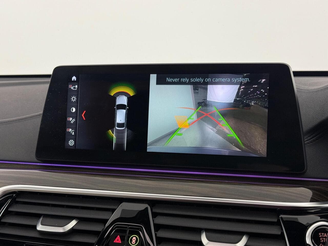 BMW 6 Series Gran Turismo thumbnail Infotainment System