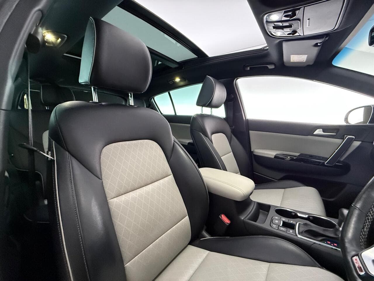 Kia Sportage thumbnail Seat Driver