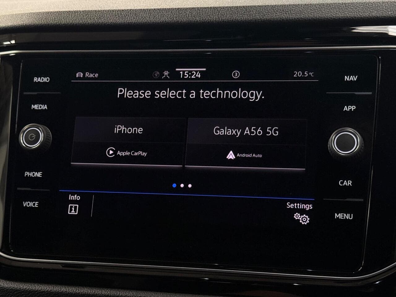Volkswagen T-Roc thumbnail Infotainment System