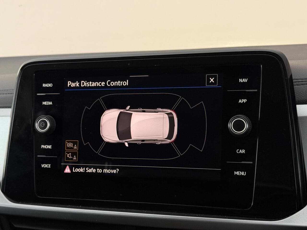 Volkswagen T-Roc thumbnail Infotainment System