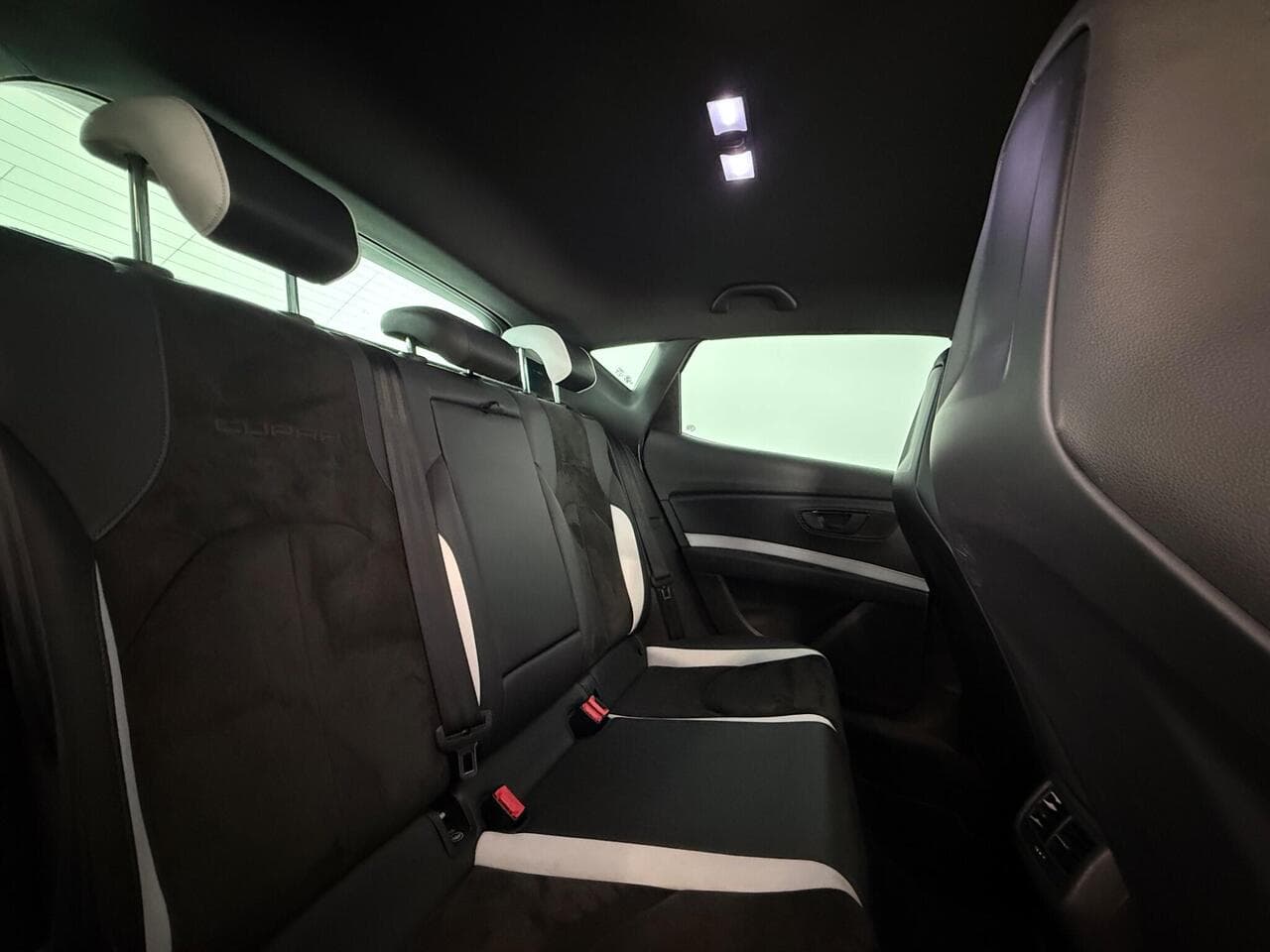 SEAT Leon thumbnail Seats Rear