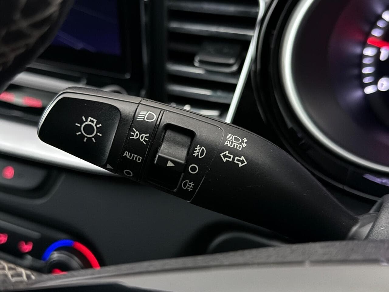 Kia XCeed thumbnail Misc Controls