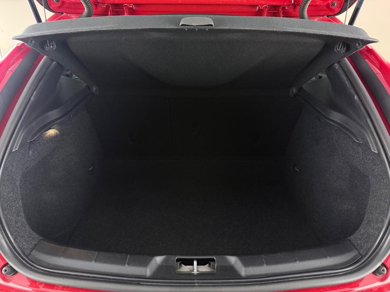 Volvo V40 Cross Country thumbnail Boot