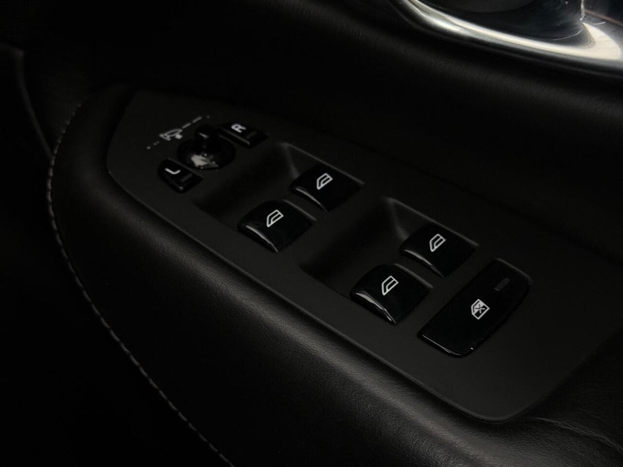 Volvo XC90 thumbnail Misc Controls