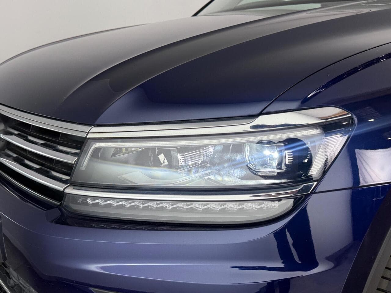 Volkswagen Tiguan thumbnail Lights Front