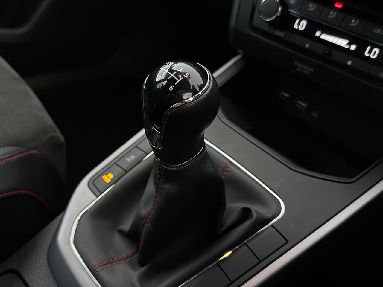 SEAT Arona thumbnail Interior Front