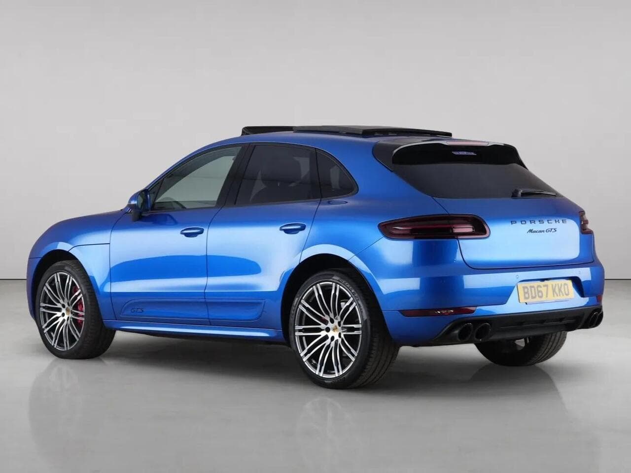 Porsche Macan thumbnail Rear Left