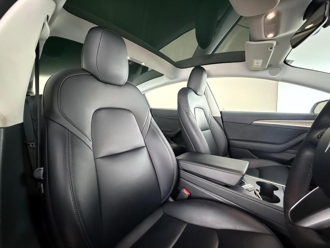 Tesla Model 3 thumbnail Seat Driver